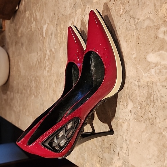 Magnificent Casadei red patent pumps - Picture 5 of 6